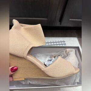 NewBella MOUSSE FIT Women Elegant Wedge Daily Sandals in ALL Beige Sz 7.5 US